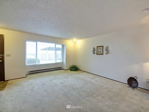 9328 Holly Dr, Everett, WA 98204 photo 2