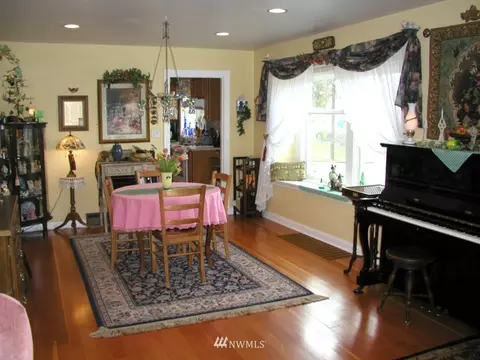 2502 Victor Pl, Everett, WA 98201 photo 4
