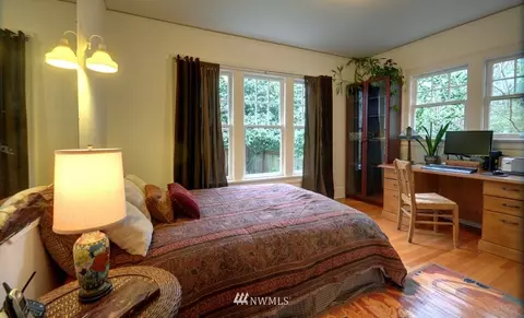 1401 N 40th St, Seattle, WA 98103 photo 8