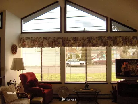 706 E Cedar St, Sequim, WA 98382 photo 3