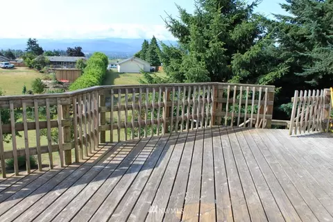 121 E Robert Pl, Sequim, WA 98382 photo 4