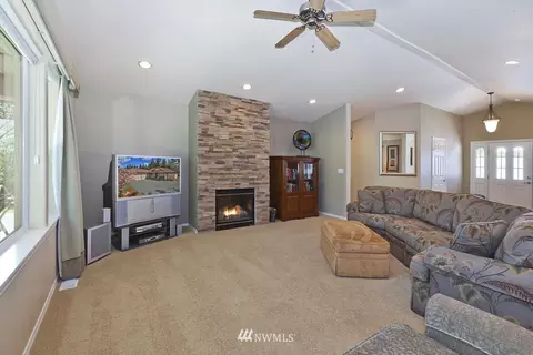 450 E Soderberg Rd, Allyn, WA 98524 photo 7