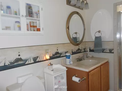 612 Spruce St, Ilwaco, WA 98624 photo 4