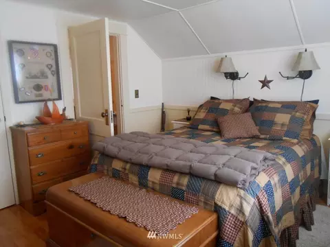 612 Spruce St, Ilwaco, WA 98624 photo 2