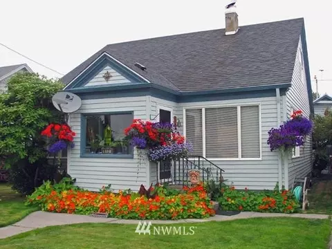 612 Spruce St, Ilwaco, WA 98624 photo 1