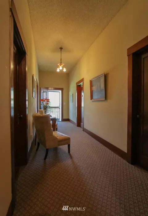410 Sumner Ave, Sumner, WA 98390 photo 3