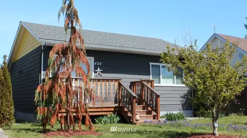 424 W Spruce St, Sequim, WA 98382 photo 2