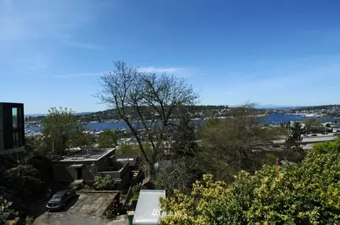 1815 Broadway Ave E, Seattle, WA 98102 photo 3