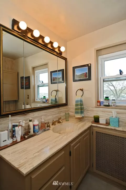 1815 Broadway Ave E, Seattle, WA 98102 photo 12