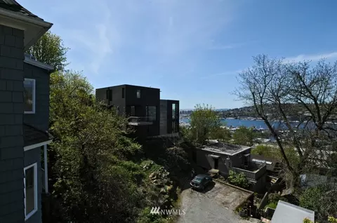 1815 Broadway Ave E, Seattle, WA 98102 photo 4