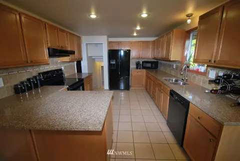 2212 106th Pl SE, Everett, WA 98208 photo 2