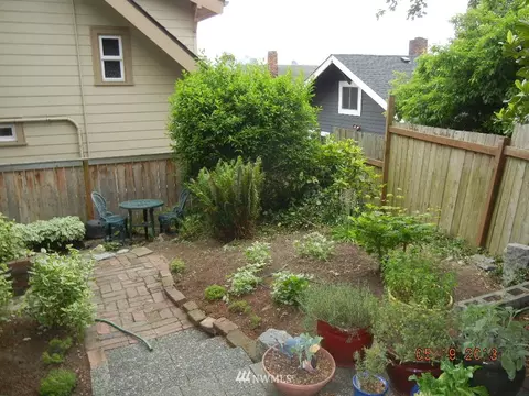 1921 Franklin Pl E, Seattle, WA 98102 photo 2