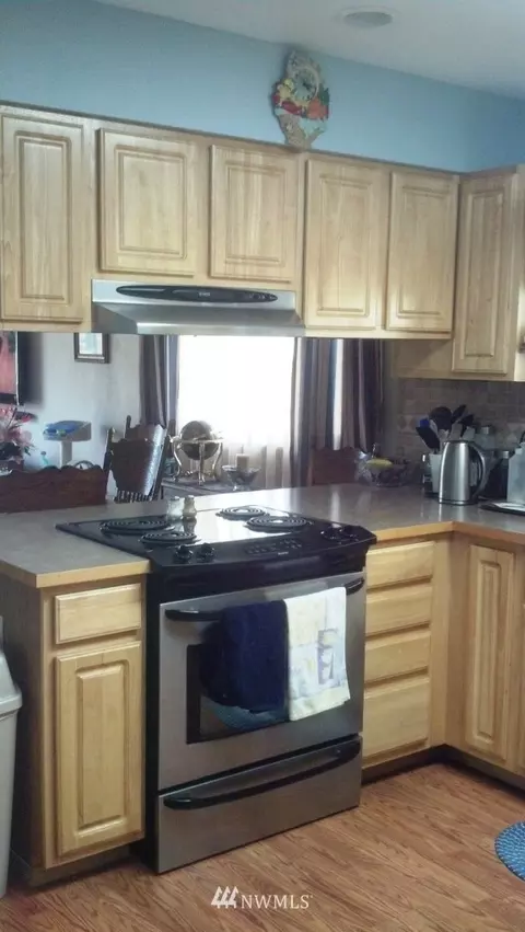 203 Kansas St, Orting, WA 98360 photo 3