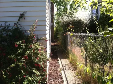 816 N 46th St, Seattle, WA 98103 photo 8