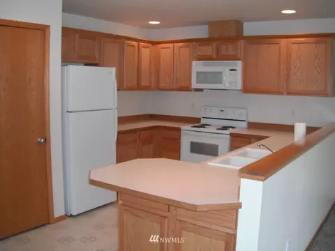 7522 Lower Ridge Rd, Everett, WA 98203 photo 2