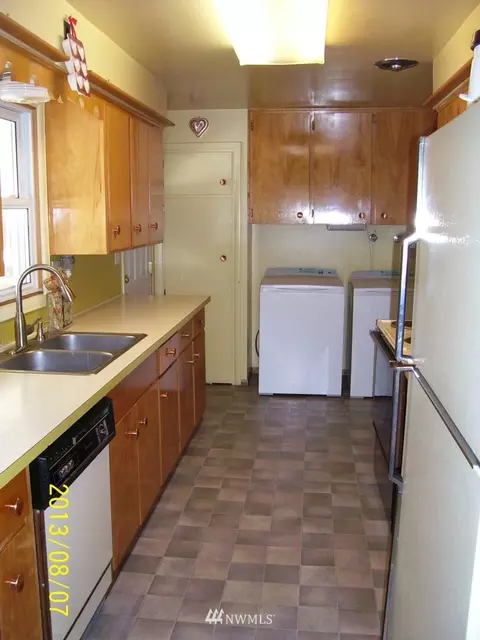 1056 E Hemlock, Othello, WA 99344 photo 2