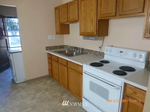 379 Beech St, Longview, WA 98632 photo 4