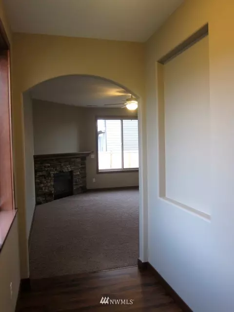 118 Ames St NE, Orting, WA 98360 photo 2