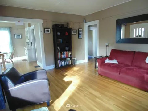 807 Sumner Ave, Sumner, WA 98390 photo 4
