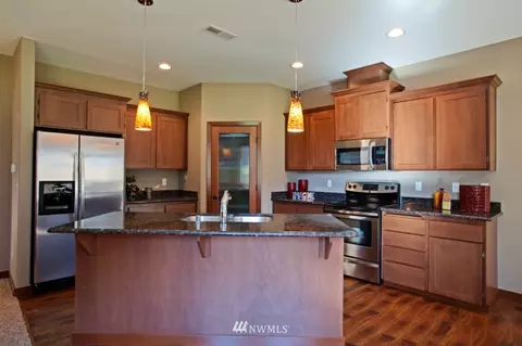 202 Ames St NE, Orting, WA 98360 photo 3