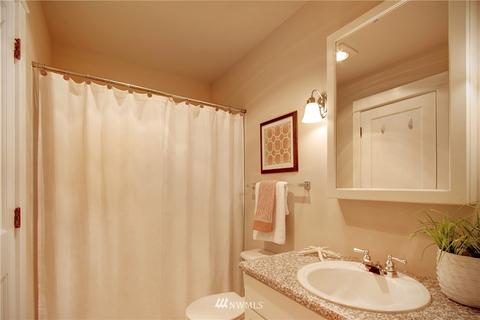 414 Malden Ave E #E, Seattle, WA 98112 photo 11