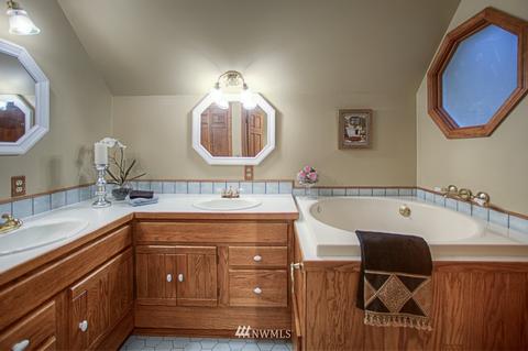 310 208th St SE, Bothell, WA 98012 photo 11