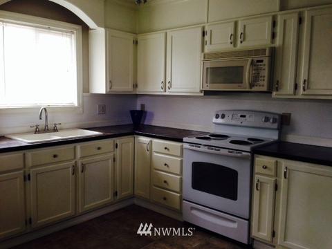 1222 Pioneer St, Enumclaw, WA 98022 photo 3