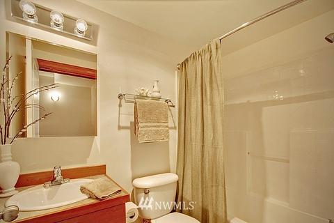 2003 E Jansen Ct, Seattle, WA 98112 photo 9