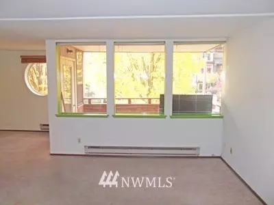 802 N 43rd St, Seattle, WA 98103 photo 3