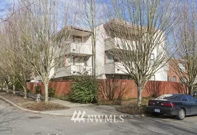802 N 43rd St, Seattle, WA 98103 photo 2