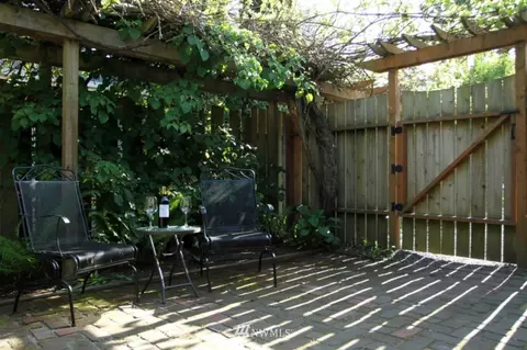 7129 Lower Ridge Rd, Everett, WA 98203 photo 2