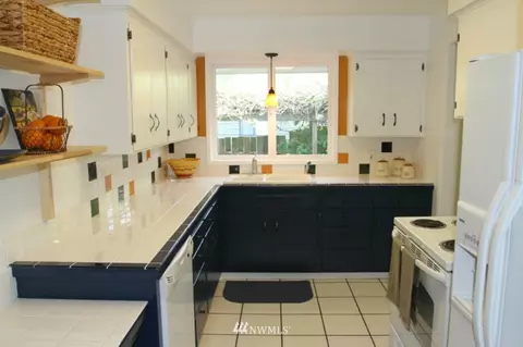 7129 Lower Ridge Rd, Everett, WA 98203 photo 8