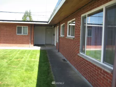 801 Myrtine St, Enumclaw, WA 98022 photo 3