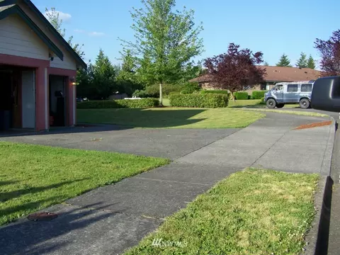 1822 Highpoint St, Enumclaw, WA 98022 photo 2