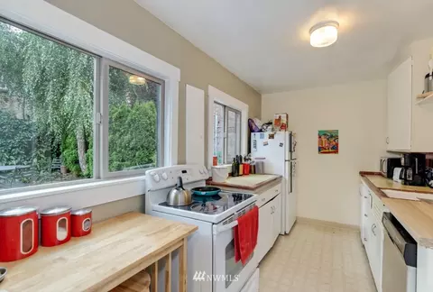1604 E Spring St, Seattle, WA 98122 photo 9