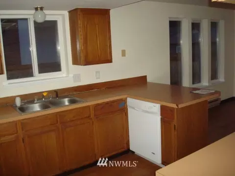 406 E Locust St, Centralia, WA 98531 photo 3