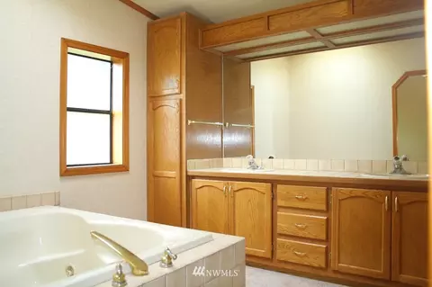 771 E Krabbenhoft Rd, Grapeview, WA 98546 photo 9