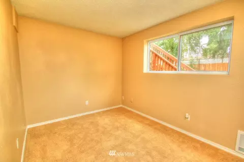 17218 Spanaway Ln E, Spanaway, WA 98387 photo 11