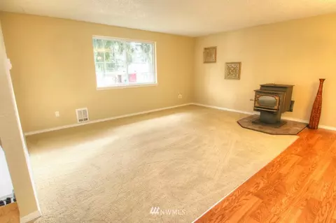 17218 Spanaway Ln E, Spanaway, WA 98387 photo 3