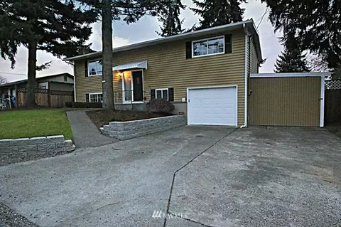 17218 Spanaway Ln E, Spanaway, WA 98387 photo 2