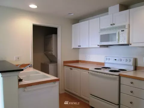 2522 Rucker #607, Everett, WA 98201 photo 3
