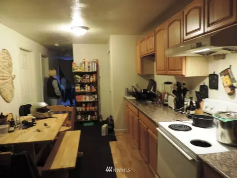 724 E Marine View Dr, Everett, WA 98201 photo 9
