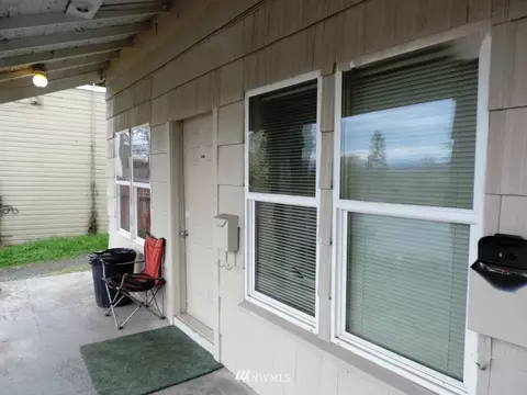 724 E Marine View Dr, Everett, WA 98201 photo 4