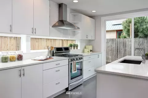 4406 Brygger Dr W, Seattle, WA 98199 photo 6