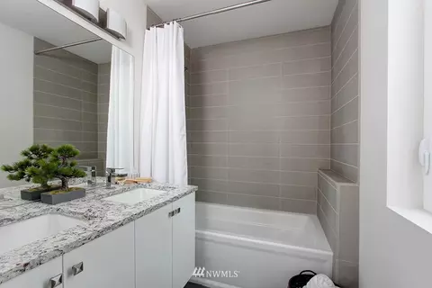 4406 Brygger Dr W, Seattle, WA 98199 photo 8