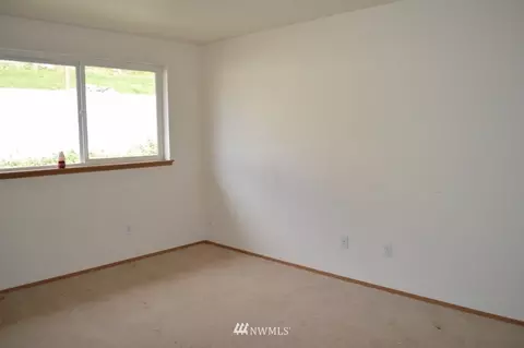 317 E 30th St, Bremerton, WA 98310 photo 8