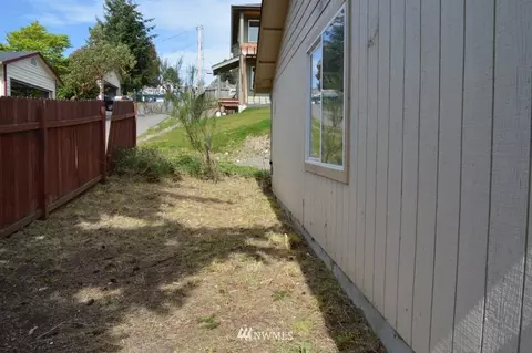 317 E 30th St, Bremerton, WA 98310 photo 2
