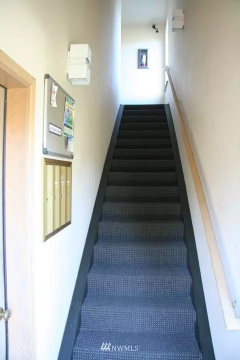2606 E Thomas St, Seattle, WA 98112 photo 4