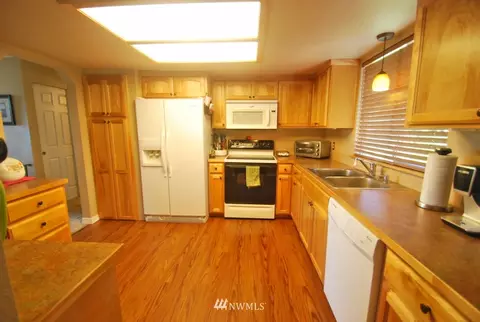 204 186th St E, Spanaway, WA 98387 photo 5