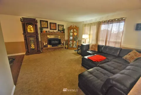 204 186th St E, Spanaway, WA 98387 photo 3
